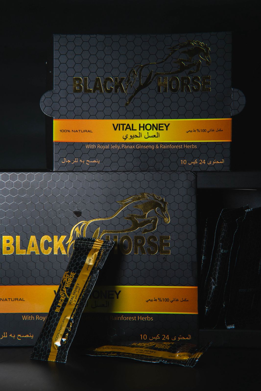 Caixa Black Horse Vital Honey com mel dourado